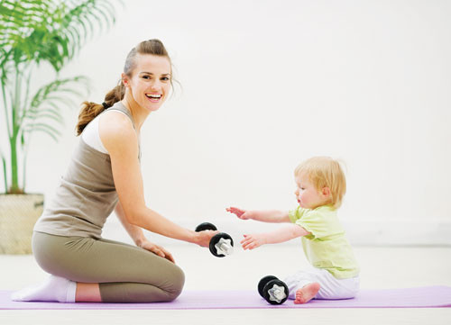 Nổi tiếng về giáo dục kỹ năng sống, người Nhật thường dạy con các bài tập như đi bộ mỗi ngày, tập các bài thể dục cơ bản, yoga,... Hãy để con được vận động thoải mái, tự do thường xuyên nếu có thể. Ảnh: xnphchisckhesausinhv97ikc8t5c.vn.
