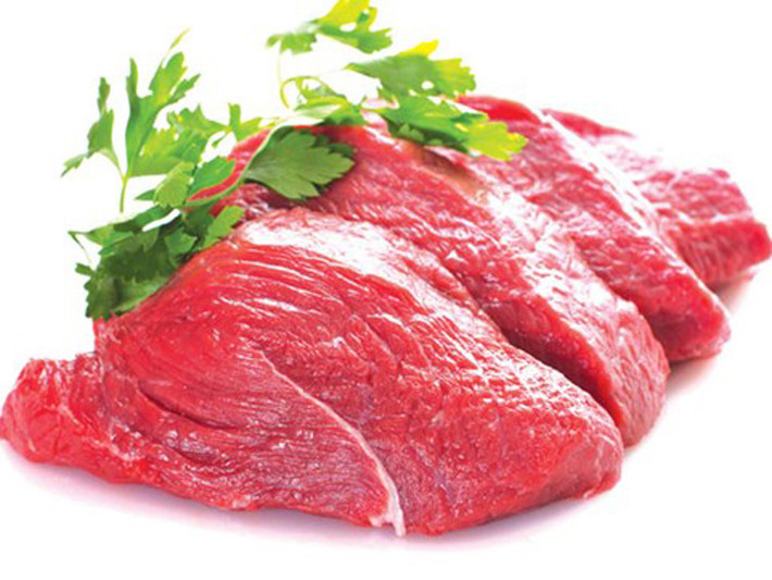 3. Canh giá đỗ thịt bò. Nguyên liệu: Giá đỗ, thịt bò, gừng, tỏi, hành lá, muối, bột ớt, tiêu. Giá đỗ rửa sạch để ráo. Thịt bò rửa sạch thái lát mỏng, ướp thịt bò với củ hành tím đập dập, dầu ăn, hạt nêm. Ảnh: doisongphapluat.com.