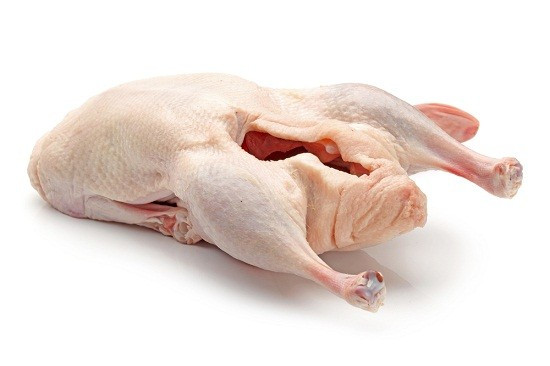 3. Đông trùng hạ thảo nguyên con hầm vịt. Đây là món ăn giúp nâng cao sức đề kháng, tăng cường sức khỏe, rất tốt cho những người huyết áp thấp. Ảnh: chaosach.com.