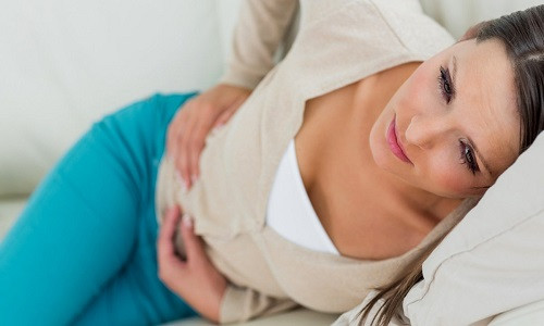 1. Hạt sen: Với người bị đau thượng vị cần sử dụng hạt sen kết hợp với củ mài, hồng xiêm non, đường phèn mỗi loại với dung lượng vừa đủ nấu cháo cho người bị đau dạ dày ăn. Ảnh: chuabenhdaday.com.