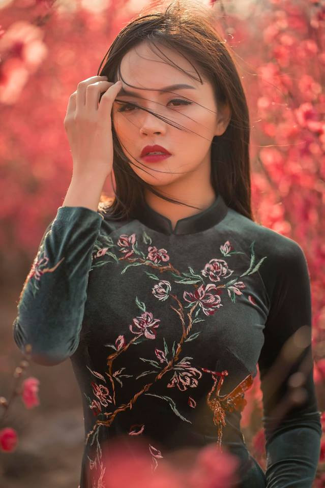 Cuộc sống, sự nghiệp lẫn nhan sắc ngày càng "lên hương" khiến bà mẹ một con đang là một trong những mỹ nhân đắt giá nhất showbiz Việt.