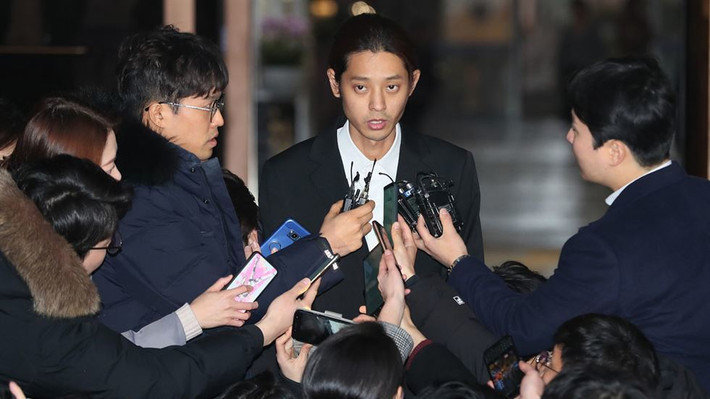 Ngoài hai tội danh trên, Jung Joon Young còn bị cáo buộc đã mua dâm tại nước ngoài, lừa gạt lòng tin nhằm lên kế hoạch cưỡng hiếp các thực tập sinh trẻ tuổi. Những tội danh trên vẫn chưa có kết luận điều tra. Ảnh: YONHAP NEWS.