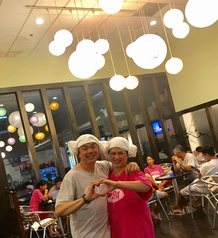 Tình yêu vợ chồng đậm đà là thế nhưng nam danh hài và bà xã tuổi 60 có chung ý nghĩ không sinh con, dù có khả năng có con. Hôn nhân không vì thế mà thiếu hạnh phúc và tiếng cười.