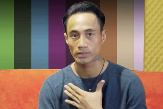 Trong talk show xin lỗi sau khi bị tố quấy rối tình dục được phát chiều 12/5/2018, Phạm Anh Khoa cho rằng: "Ở showbiz, vỗ mông nhau cũng là cách chào hỏi". Phát ngôn sốc của Phạm Anh Khoa khiến không chỉ khán giả mà nhiều sao Việt cũng lên tiếng phản đối. Ảnh cắt clip.