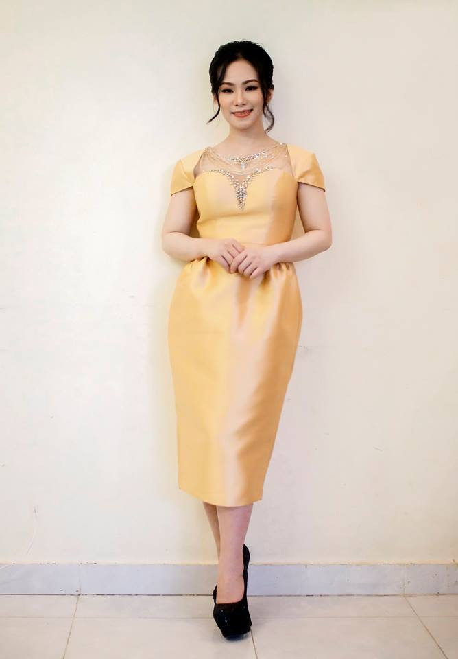 Năm 2015, giọng ca "Cô gái Trung Hoa" quyết định sang Canada để sinh con và làm mẹ đơn thân, bỏ mặc đằng sau ồn ào tình cảm với nhạc sĩ Khánh Đơn.