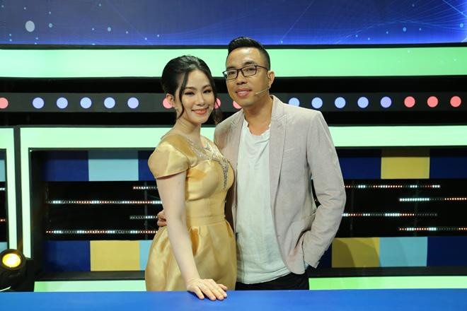 Sau một thời gian lặn mất tăm khỏi làng giải trí, gần đây, nữ ca sĩ hoạt động nghệ thuật tích cực trở lại, thường xuyên cập nhật hình ảnh lên trang cá nhân. Mới đây, cựu thành viên nhóm H.A.T gây bất ngờ khi tái xuất với vai trò là khách mời trong gameshow Úm ba la ra chữ gì tập 10 trên VTV3.