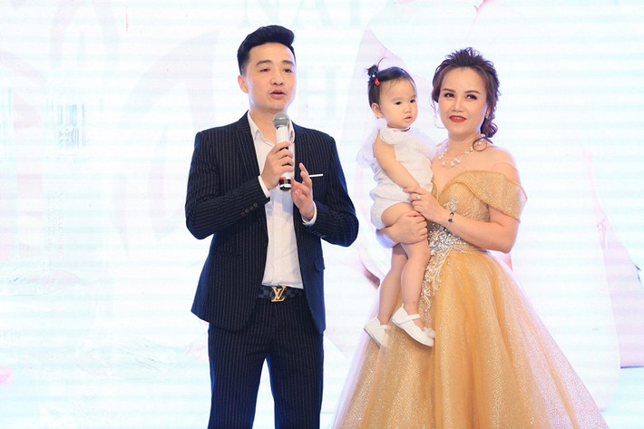 Nữ diễn viên "Về nhà đi con" sinh thêm một cô con gái với người chồng thứ 4 ở tuổi 42.
