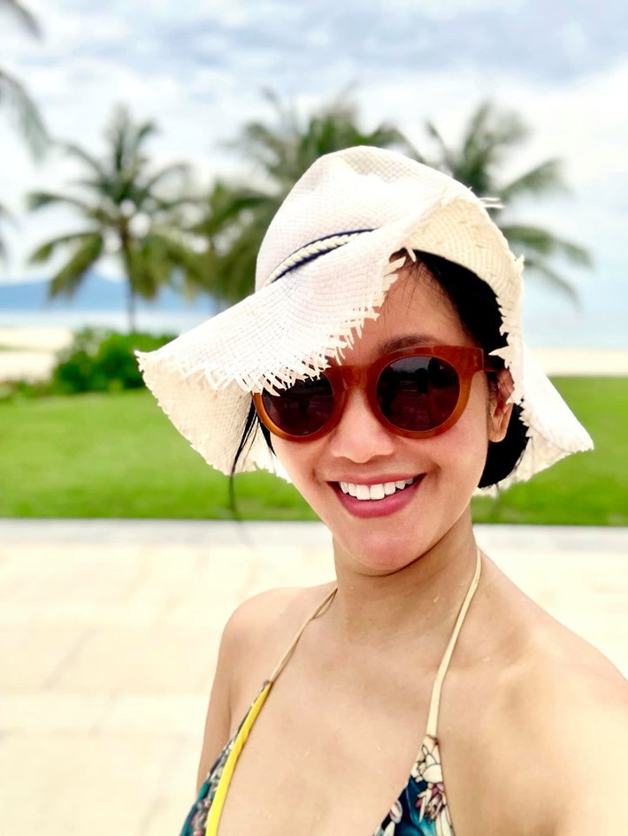 Mặc dù đã trải qua hai lần sinh nở, lại sắp bước sang tuổi 50 nhưng "cô Bống" Hồng Nhung vẫn sở hữu thân hình săn chắc, vòng eo con kiến khiến nhiều cô gái trẻ cũng phải ngả mũ chào thua.