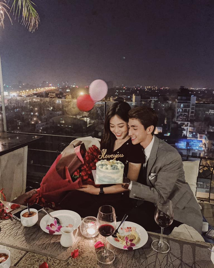 Cặp trai tài gái sắc tận hưởng một ngày Valentine lãng mạn bên nhau.