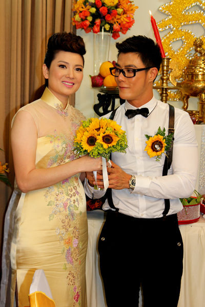Cựu người mẫu Thúy Vinh kết hôn với ông xã người Singapore Andrew Poh khi đang mang bầu ở tháng thứ 6. Thế nhưng, sau đám cưới 2 ngày, chồng Tây đã vội vã trở về Singapore để mặc Thúy Vinh một mình lo liệu mọi thứ.