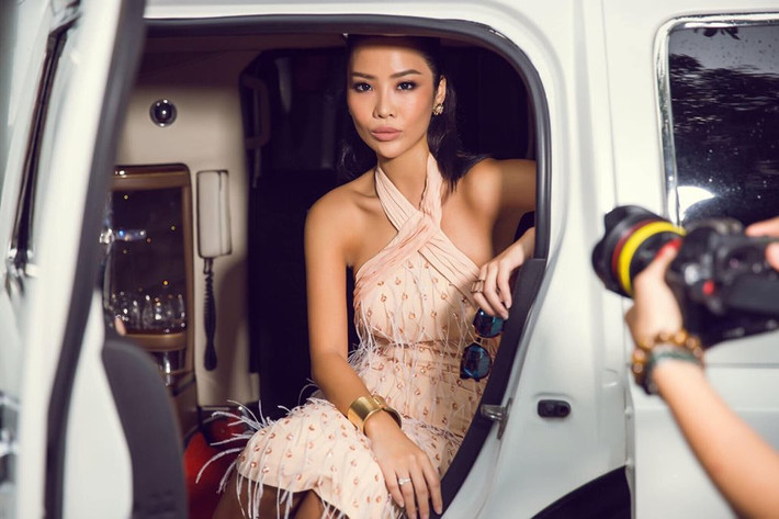 Ngày càng xinh đẹp là thế nhưng Kiko Chan lại thường xuyên lên trang cá nhân than ế "làm gì để có bồ?".