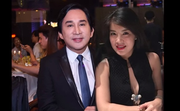 Vài năm sau đó, Kim Tử Long kết hôn với vợ thứ hai tên Cẩm Tú - em gái của danh thủ Hồng Sơn, có 2 cô con gái xinh đẹp là Hoàng Gia Linh và Hoàng Gia Hân. Tuy nhiên, cuộc hôn nhân đó cũng không có kết cục tốt đẹp. Ảnh: Youtube.