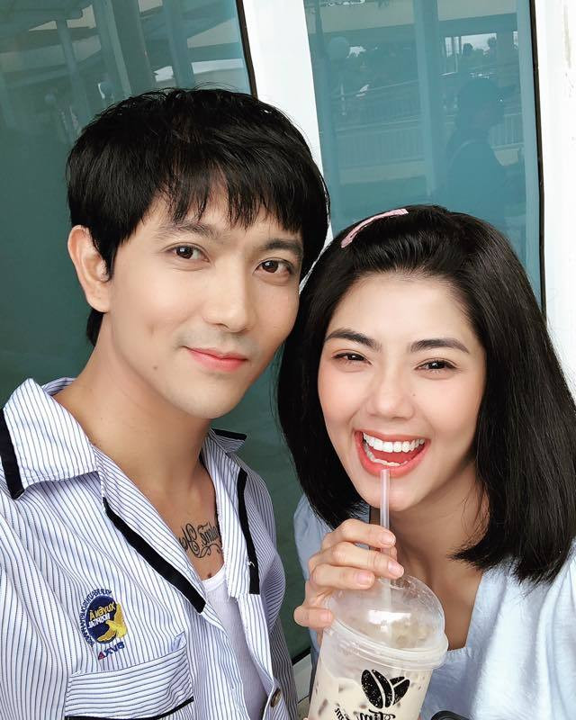 Giữa nghi vấn Tim hẹn hò MC Đàm Phương Linh, cả hai hiện đều giữ động thái im lặng, chưa lên tiếng xác nhận hay phủ nhận tin đồn yêu đương. Trong khi đó, Trương Quỳnh Anh có phản ứng "lạ" khi lên trang cá nhân than thở về tình trạng sức khỏe: "Cảm giác ấy lại quay về, lạnh run hết cả người...!".