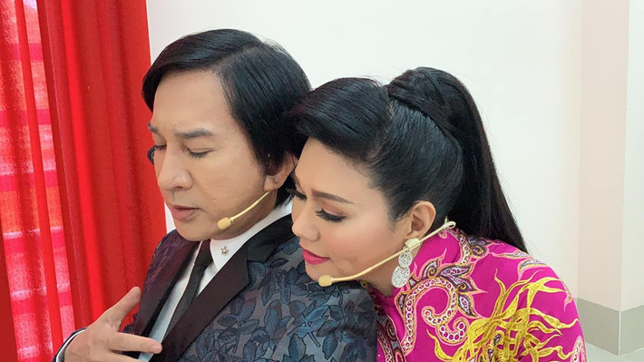 Sau gần 20 năm theo chồng sang Mỹ định cư, nghệ sĩ Ngọc Huyền có cơ hội trở về Việt Nam hội ngộ cùng Kim Tử Long trong liveshow do chính nam nghệ sĩ dành tặng cho chị vào cuối năm 2017. Hai nghệ sĩ cũng cùng tham gia nhiều gameshow trên truyền hình.