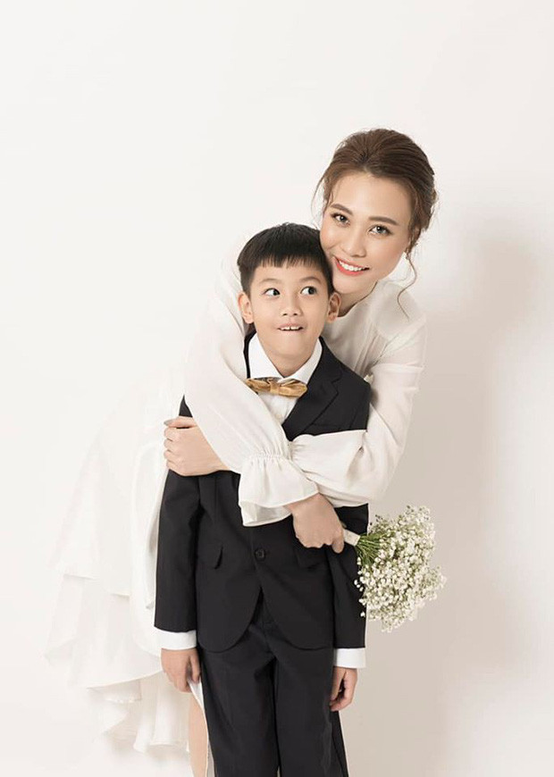 Cựu người mẫu gốc Lạng Sơn dành nhiều tình cảm cho con riêng của chồng.