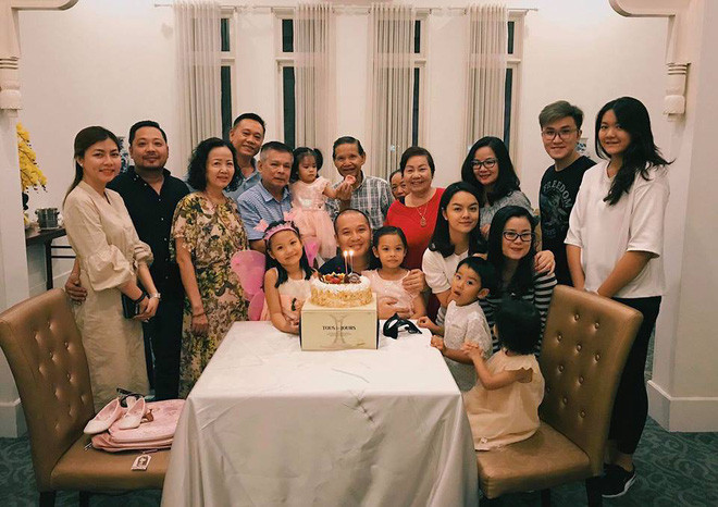 Tôi luôn nói với Quang Huy là trước mặt con thì phải biết ứng xử, không được cãi nhau trước mặt con, không được lớn tiếng tranh luận gì hết, phải im lặng. Mọi thứ để lúc khác nói".