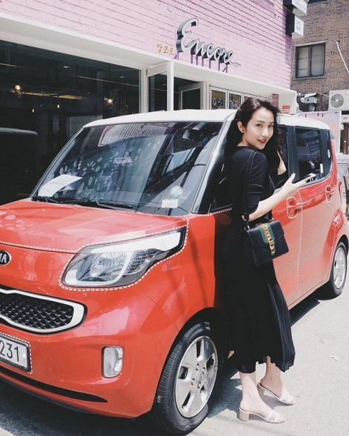 Xuân Thảo còn được mến mộ như một beauty blogger đình đám. Cô cũng đã được công chúng biết đến với danh hiệu top 10 Hoa hậu Phụ nữ Việt Nam Qua Ảnh 2012.