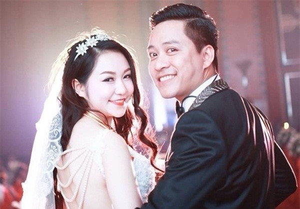 Tuấn Hưng - Hương Baby kết hôn vào tháng 4/2014. Vốn nổi tiếng là một sao nam đào hoa, thế nhưng từ khi lấy vợ, cựu thành viên nhóm Quả dưa hấu thay đổi rất nhiều.