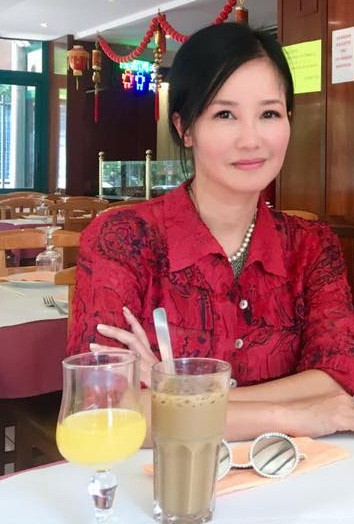 Trong những bức hình chụp cận mặt, nữ diva của làng nhạc Việt lộ rõ dấu vết thời gian.