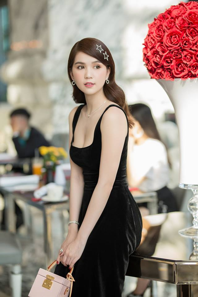 Dù chạm ngưỡng tuổi 30 nhưng Ngọc Trinh vẫn trẻ trung, lí lắc như gái 18.