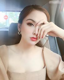 Vẻ đẹp khác lạ của nàng Hậu sau 9 năm đăng quang. Ảnh: FBNV.