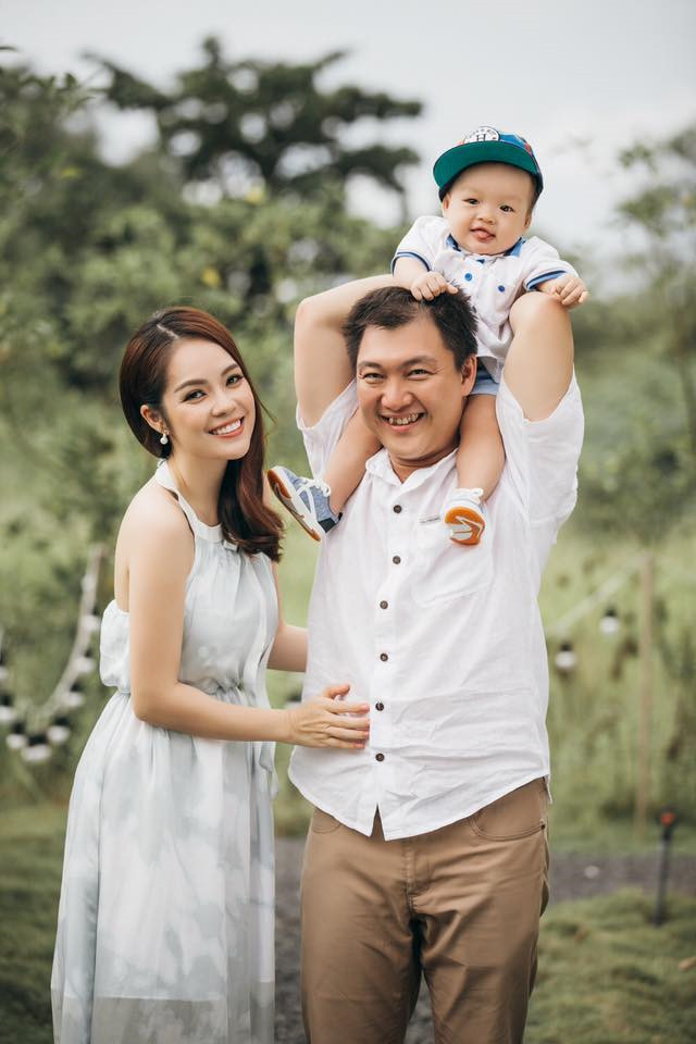 Cuối tháng 9/2018, nữ diễn viên Dương Cẩm Lynh cũng khiến người hâm mộ không khỏi tiếc nuối khi tuyên bố đã chia tay với người chồng đại gia và hiện đang làm mẹ đơn thân.