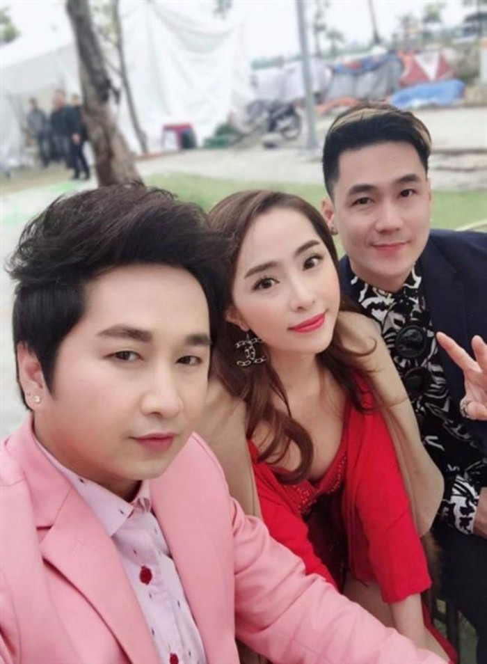 Đang mặn nồng là thế, đến giữa năm 2018, Quỳnh Nga - Doãn Tuấn vướng tin đồn ly hôn. Trong một dòng bình luận, ca sĩ Bằng Cường vô tình tiết lộ nàng "cá sấu chúa" đang độc thân.