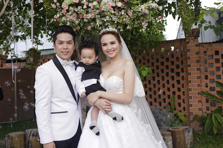 Sau khi ly hôn, Hoa hậu Diễm Hương có thai với người chồng hiện tại. Cả hai tổ chức đám cưới vào cuối năm 2015 trước khi sang Mỹ định cư. Ảnh: Hương Hương.