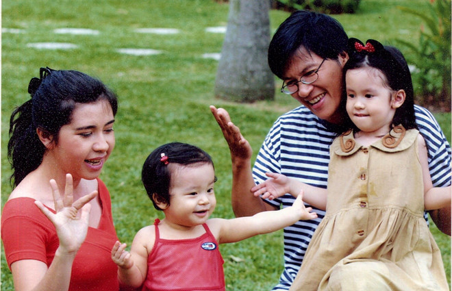Năm 2005, khi sự nghiệp đang lên với hàng loạt ca khúc đình đám như: “Xe đạp ơi”, “Ba ngọn nến lung linh”, “Cà phê một mình”, “Con gái”… thì Phương Thảo – Ngọc Lễ quyết định sang Mỹ định cư sau khi nữ tìm gặp được cha ruột người Mỹ của mình. Ảnh: Khang.