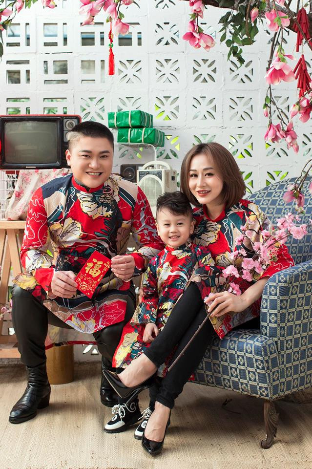 Dù đã ly hôn nhưng cả hai vẫn dành thời gian chăm sóc cho con như chưa hề có cuộc chia ly.