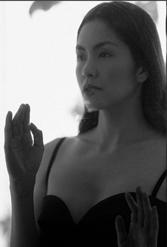 Sau một thời gian rút lui khỏi showbiz, nàng ngọc nữ trở lại với tư cách là một nhà thiết kế thời trang.