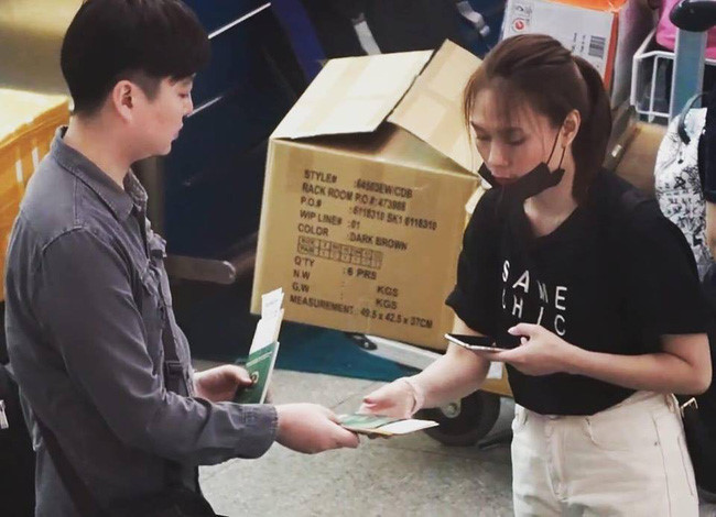 Cư dân mạng còn tung ra những "bằng chứng" về hình ảnh khá tình tứ của Mỹ Tâm và Kim Hak.