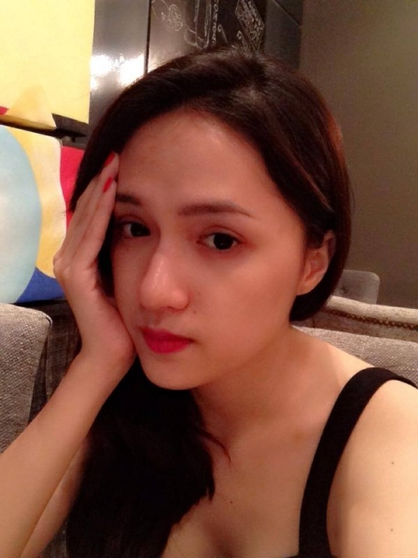 Qua thời gian, nhờ vào việc chăm sóc và làm đẹp cho bản thân, Hương Giang Idol ngày càng sở hữu những đường nét thanh thoát, nữ tính hơn.