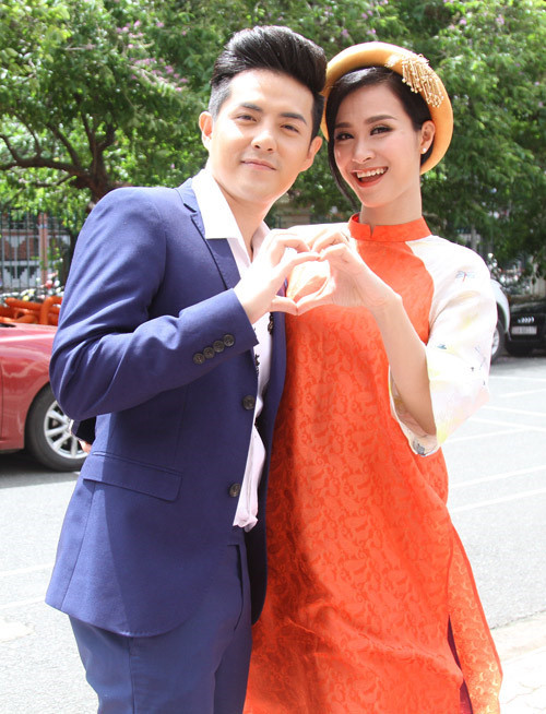 Sau quãng thời gian 5 năm bên nhau, Ông Cao Thắng rút về mở công ty giải trí và trở thành hậu phương vững chắc cho Đông Nhi. Nhờ có sự ủng hộ và hỗ trợ của bạn trai mà Đông Nhi ngày một "thăng hoa" trong sự nghiệp.