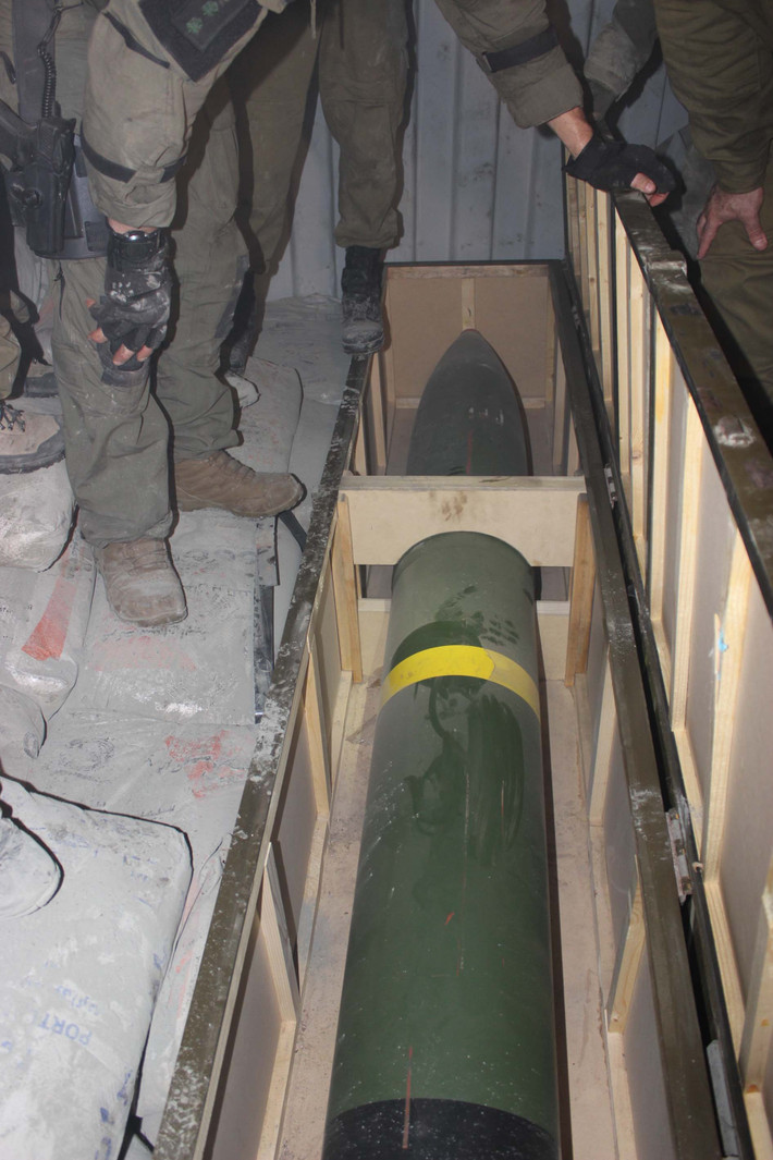 Trong khi đó, đạn rocket M302 (hoặc còn gọi là Khaibar-1) đạt tầm bắn ước tính 100km, cũng có nguồn cho là 150-160km có thể vươn tới tận các tỉnh miền Bắc Israel như TP Haifa. Nguồn ảnh: Missing Peace