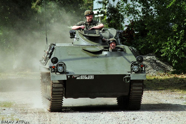 Xe thiết giáp Spz 11-2 Kurz có tên theo "giấy khai sinh" là Schützenpanzer SPz 11-2 Kurz do Tây Đức (Cộng hòa Liên bang Đức) thiết kế trong 6 năm 1950-1956 và sản xuất trong giai đoạn 1959-1987 với tổng số lượng tới 2.374 chiếc. Nguồn ảnh: Wikipedia