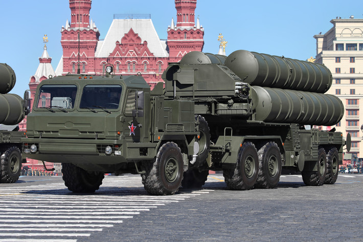 Cụ thể, theo các chuyên gia của cơ quan này, tầm bắn của hệ thống S-400 được Nga quảng cáo là lên tới 400km, thế nhưng con số thực tế chỉ là 150-200km. Nguồn ảnh: Wikipedia