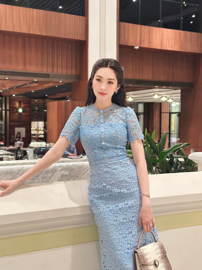 Hoa hậu Đặng Thu Thảo thon gọn sau vài tháng sinh con thứ 3. Ảnh: FB Dang Thu Thao