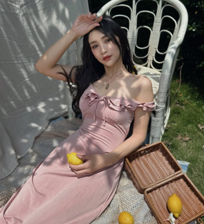 Hot girl Đài Loan thường đăng các đoạn clip chia sẻ bí quyết tập luyện để có vóc dáng cân đối, được nhiều người học hỏi.