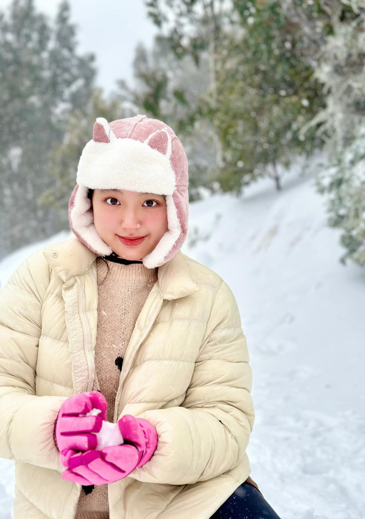 Ở tuổi thiếu nữ, Suti sở hữu chiều cao nổi bật, gương mặt thanh tú với đôi mắt to tròn, sống mũi cao và làn da trắng sáng. Ảnh: FB Bui Thuy Hanh
