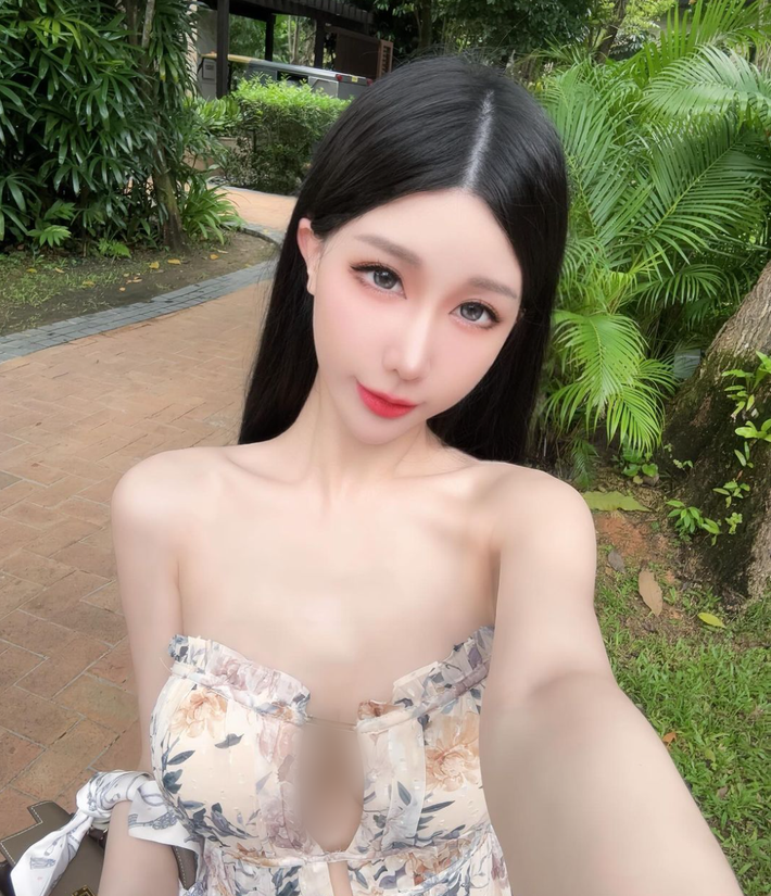 Mặc dù vướng nhiều nghi vấn phẫu thuật thẩm mỹ nhưng không thể phủ nhận, vẻ đẹp của hot girl họ Hàn rất nổi bật.