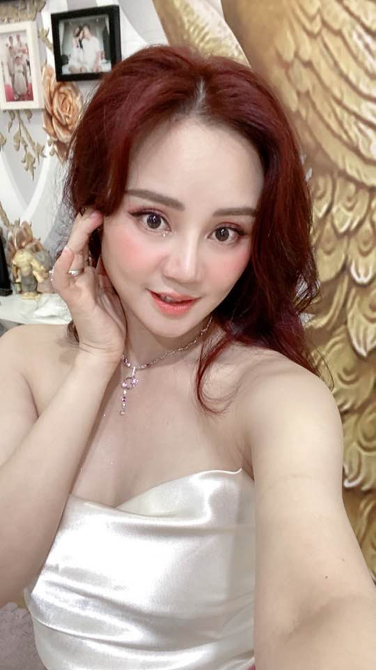 Đến nay, phong cách của giọng ca "Đồng xanh" đã có nhiều thay đổi, sang xịn hơn. Ảnh: FB Nguyễn Vy Oanh