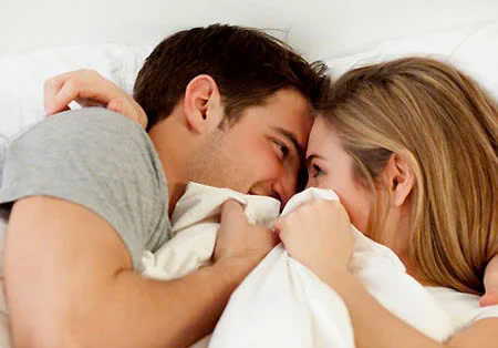 Phóng túng: Tình dục dù sao cũng phải phù hợp lứa tuổi và điều kiện sống. Dù cho bạn có sức khỏe nhưng cũng đừng quá ham hố "chuyện ấy". Tình dục thái quá có thể ảnh hưởng đến thận, tim, làm cho mắt nhanh mờ, chân tay chậm do sự hao tổn chân nguyên, khí huyết và thận hư, liệt dương... Ảnh minh họa