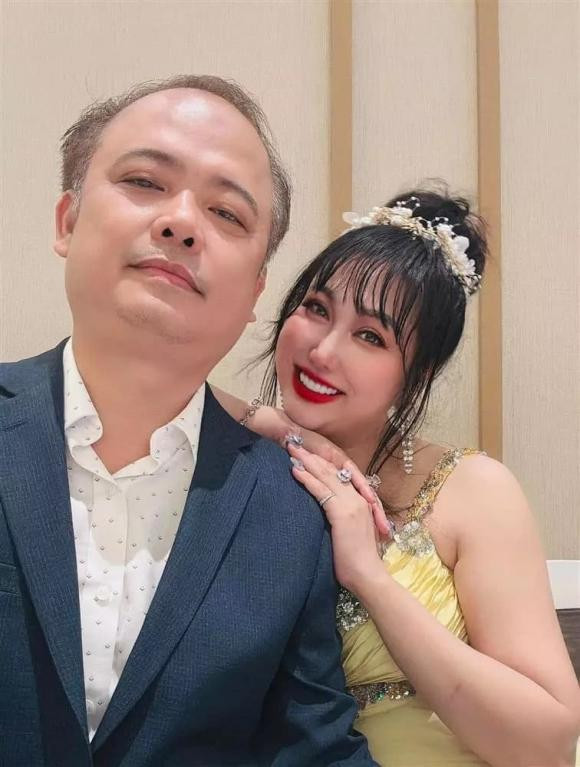 Mới đây, Phi Thanh Vân đăng tải loạt ảnh khoe nhan sắc xinh đẹp khi sánh đôi cùng bạn trai hơn 10 tuổi. Cô còn tiết lộ cuộc nói chuyện của cả hai về việc tổ chức hôn lễ. Ảnh: FB Phi Thanh Vân