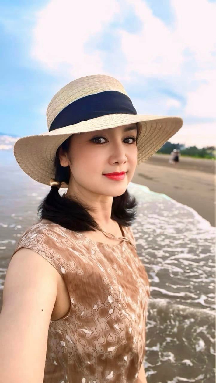 Nhiều người tò mò về bí quyết giữ gìn nhan sắc của NSND Thu Hà. Ảnh: FB Nguyệt Hà