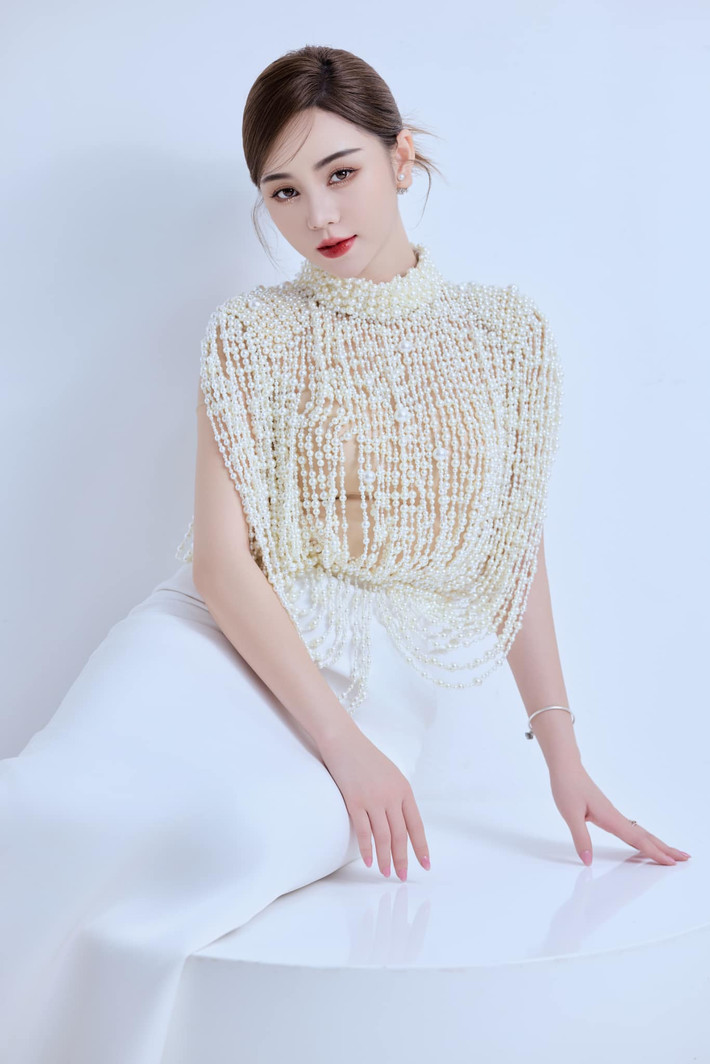 Diễn viên Quỳnh Kool đăng tải trạng thái: "Tôi rất tâm đắc câu nói này ạ: "Con chim đậu trên cành không bao giờ sợ cành cây gãy, bởi niềm tin của nó không đặt vào cành cây, mà đặt vào đôi cánh của chính mình". Ảnh: FB Quỳnh Nguyễn