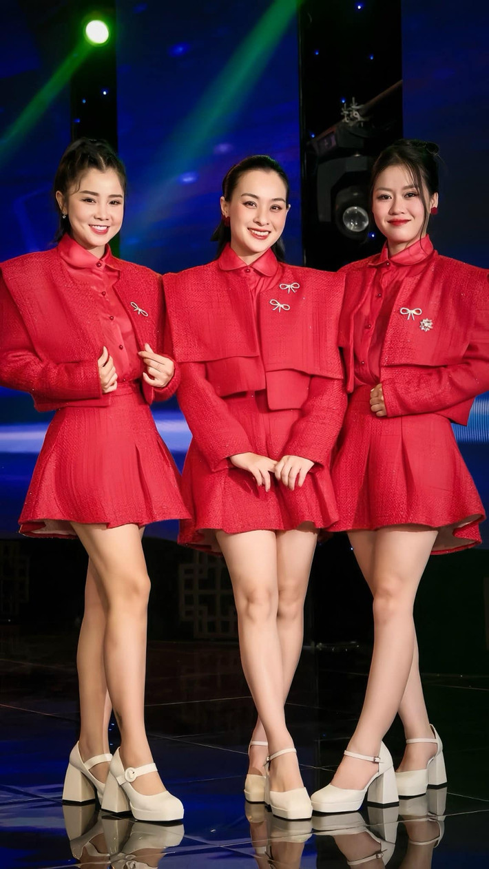 Hiện tại cô vẫn duy trì hoạt động nhóm Mắt Ngọc với hai thành viên mới, giữ vai trò trưởng nhóm và tiếp tục xây dựng thương hiệu. Ảnh: FB Nga Thuy Le