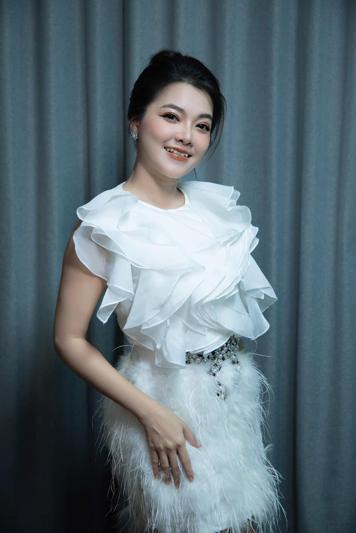 Thanh Ngọc là trưởng nhóm đầu tiên của Mắt Ngọc. Đến năm 2004, cô tách ra solo nhưng vẫn giữ mối quan hệ thân thiết với các thành viên còn lại. Ảnh: FB Thanh Ngoc Le