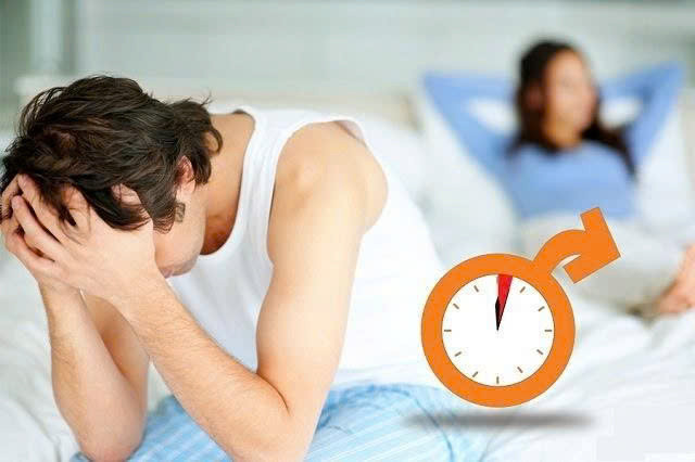 Xuất tinh sớm: Không thể đạt được sự cương cứng có thể là dấu hiệu khác cảnh báo suy giảm chức năng sinh dục. Testosterone kích thích các thụ thể trong não sản sinh ra oxit nitric chịu trách nhiệm cho sự cương cứng của nam giới trong quá trình quan hệ. Điều này sẽ khó đạt được khi nồng độ hormone suy giảm. Ảnh Báo Sức khỏe và Đời sống