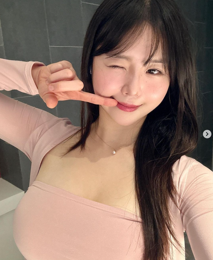 Mỗi bài đăng của Yu Mei đều thu hút hàng nghìn lượt thích và hàng trăm bình luận, chứng tỏ sức hút của cô trong cộng đồng yêu thích thời trang. Ảnh: IG yumei